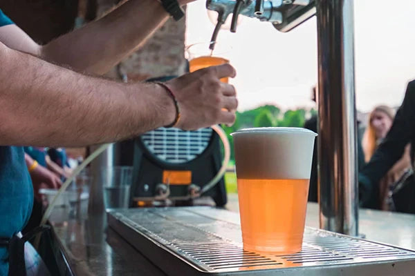 Sistema de barril de cerveza en casa con dispensador y grifo instalado - Install Beer