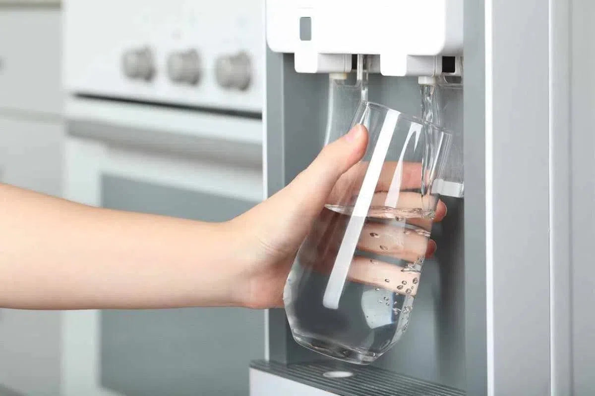 Qué es un dispensador de agua y por qué debo tener uno?