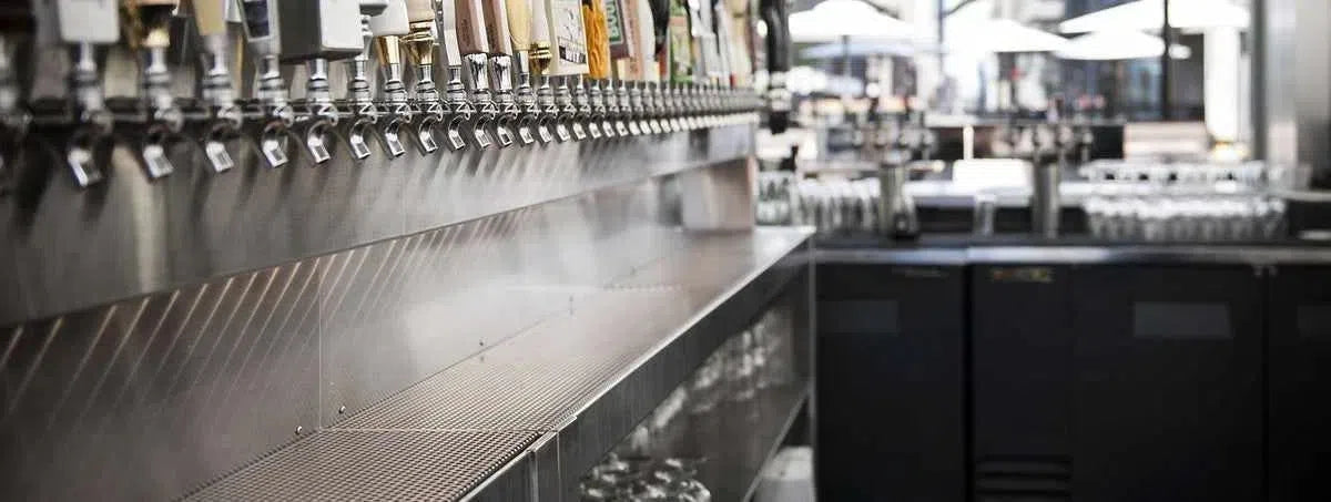 Ventajas de utilizar bandeja y mojacopas al tirar cerveza-Install Beer