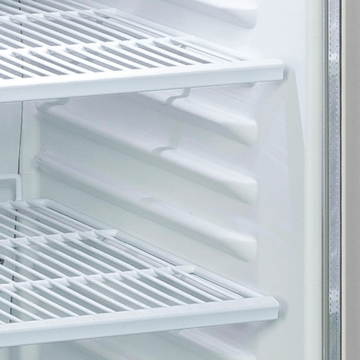Sobremostrador refrigerado TEFCOLD RCF145 con puerta de cristal - Install Beer