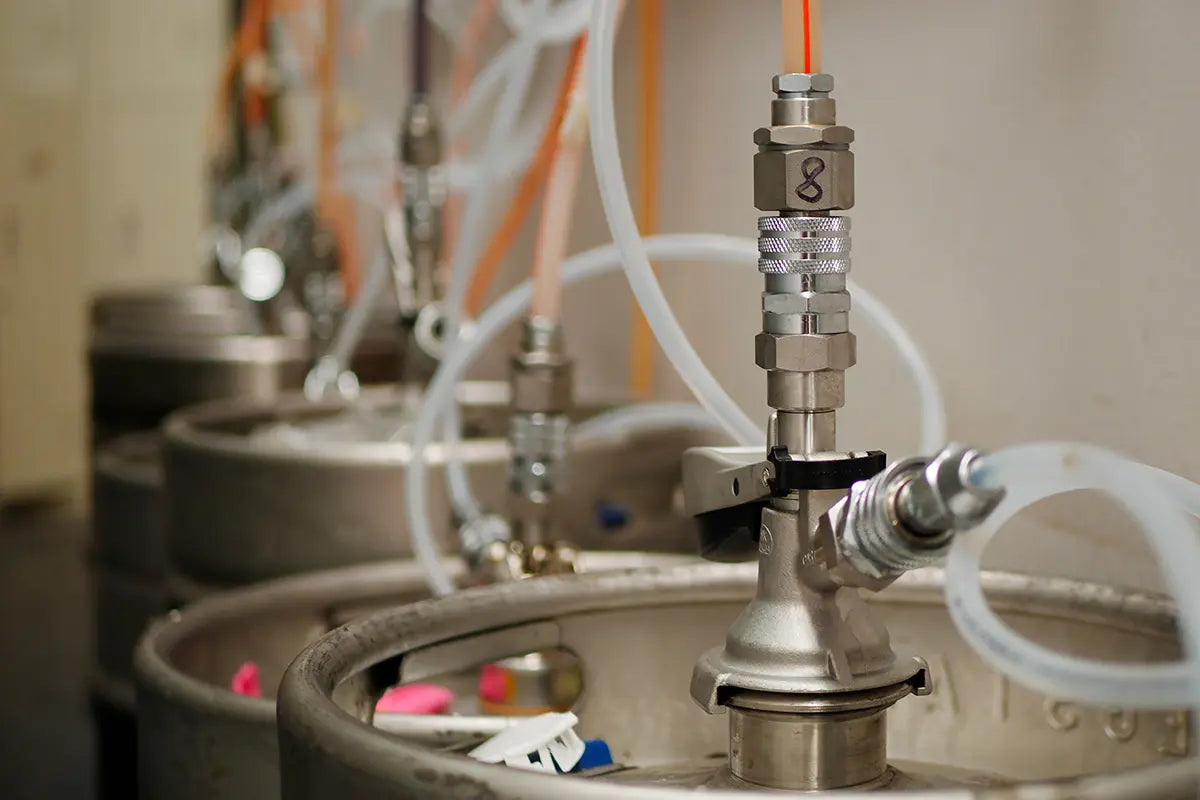 Instalación de dispensador de cerveza por grifo