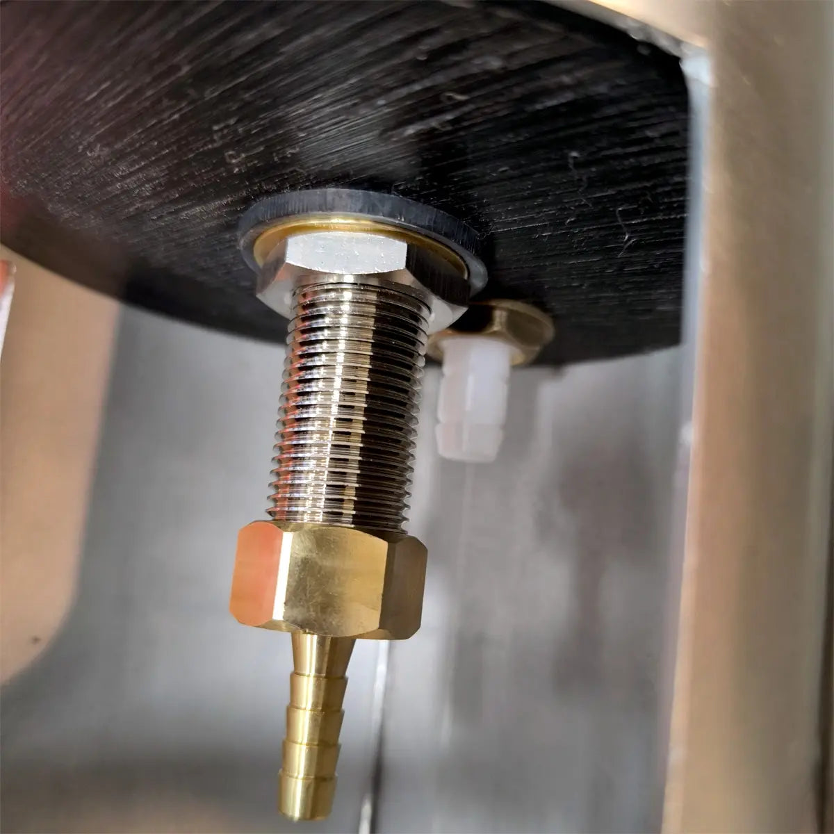 Conexión inferior de agua de 5/16 pulgadas del mojacopas - Install Beer